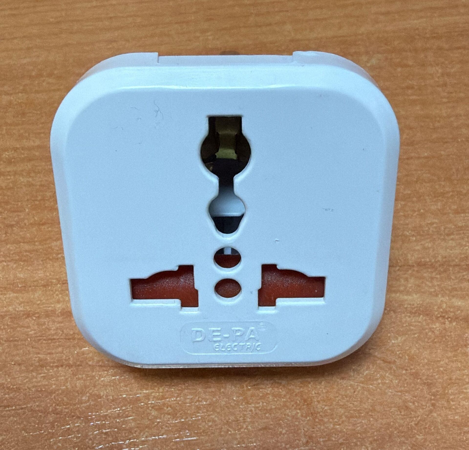 İNGİLİZ ADAPTÖR İNGİLİZ FİŞ GİRİŞLİ