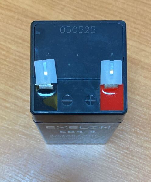 4 VOLT 4 AMPER AKÜ EXELON-ÖLÇÜLER 45*45*10 mm.460 GRAM