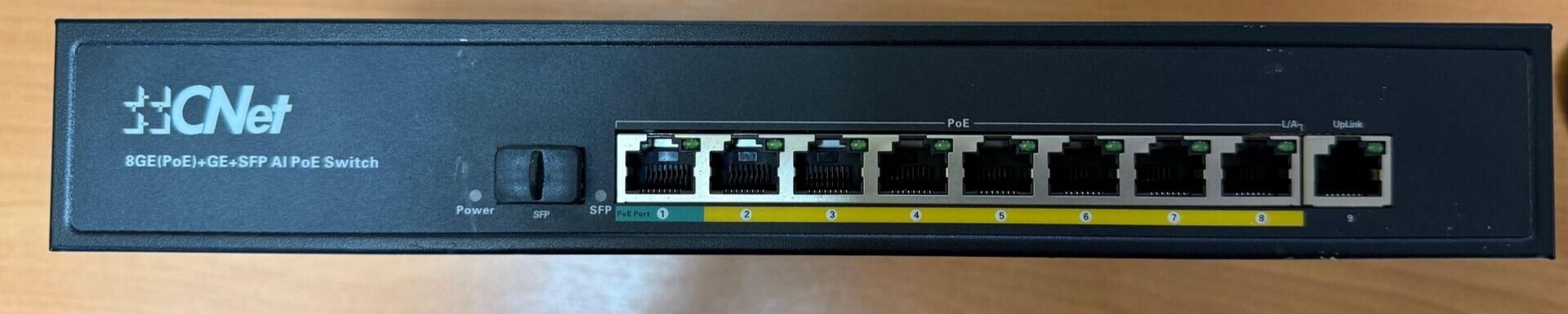 CNet CSH-800FP 8 Port Gigabit PoE + 1xPort RJ45 Uplink + 1xSFP PoE Switch