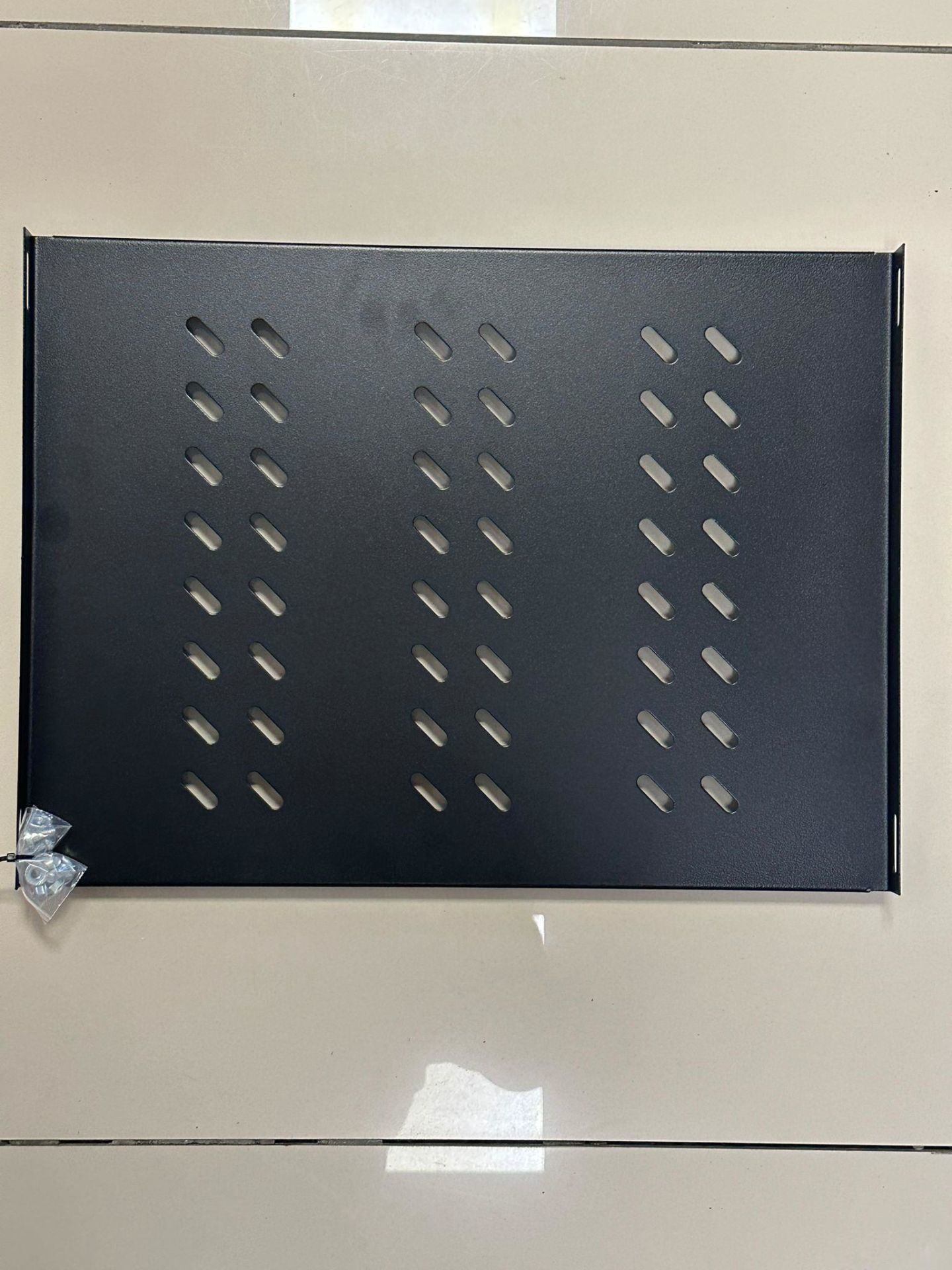 RACK KABİN RAFI DUVAR TİPİ İÇİN ÖNDEN MONTAJLI 25 CM