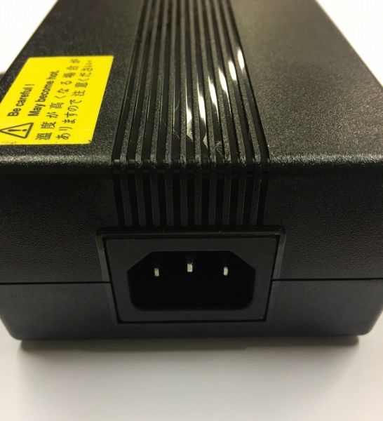 24 VOLT 9 AMPER  PLASTİK KASA ADAPTÖR